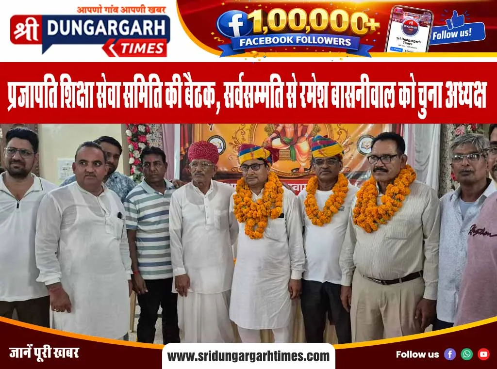 सरकारी स्कूल में बच्चों को टाई, बेल्ट व बैच दिए, दानदाताओं ने दिए टेबल स्टूल सेट
